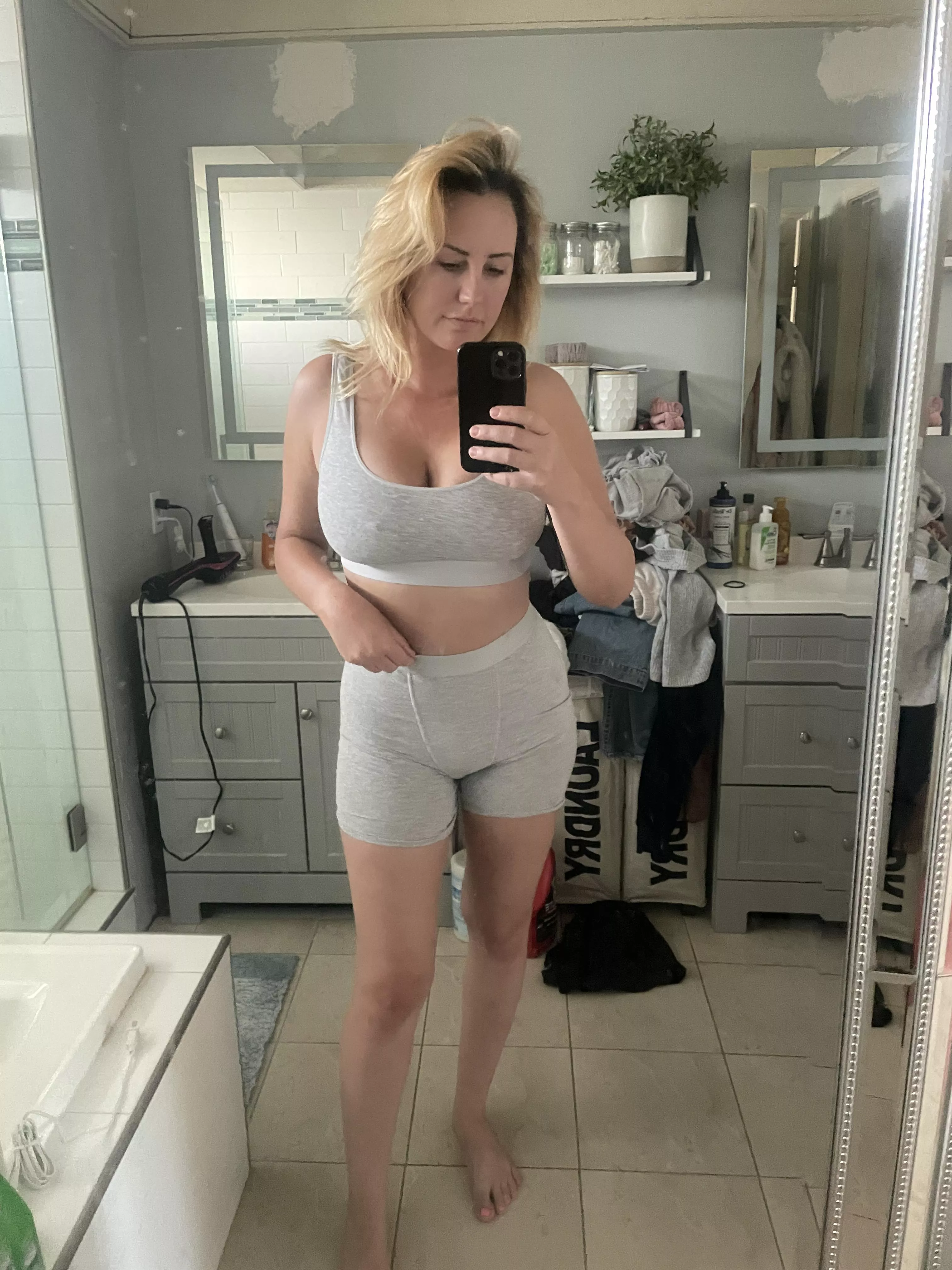 Mirror Selfie posted by butterfliescolors_