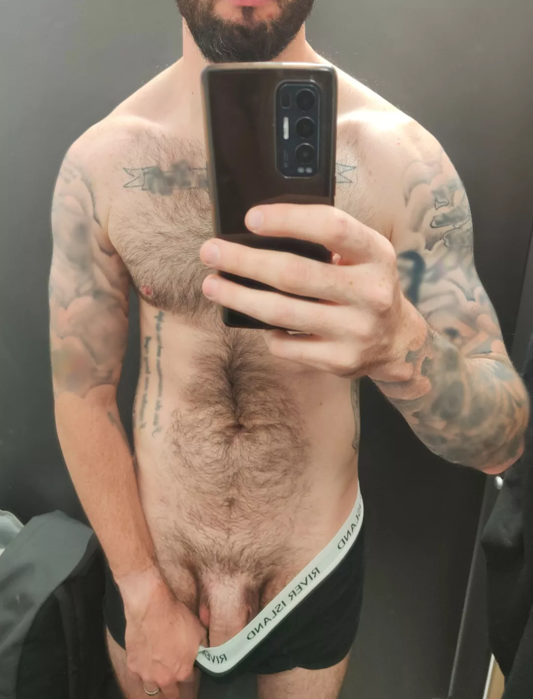 Ready for my post-gym rub down, any takers? posted by MrYdSc
