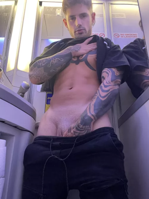 The best comment wins🙊 by Lezaalejandro