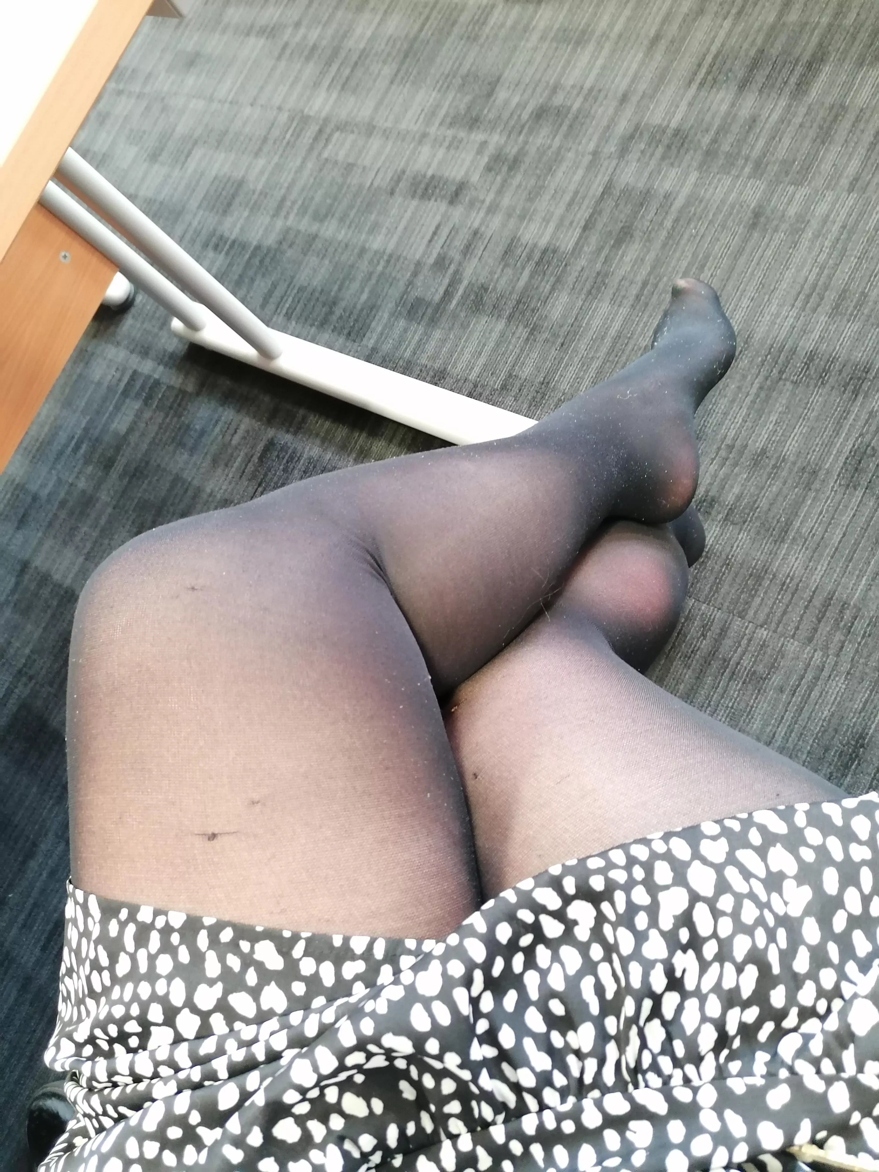 Think I need new panty hose 🤭 posted by VeronicaPeach3