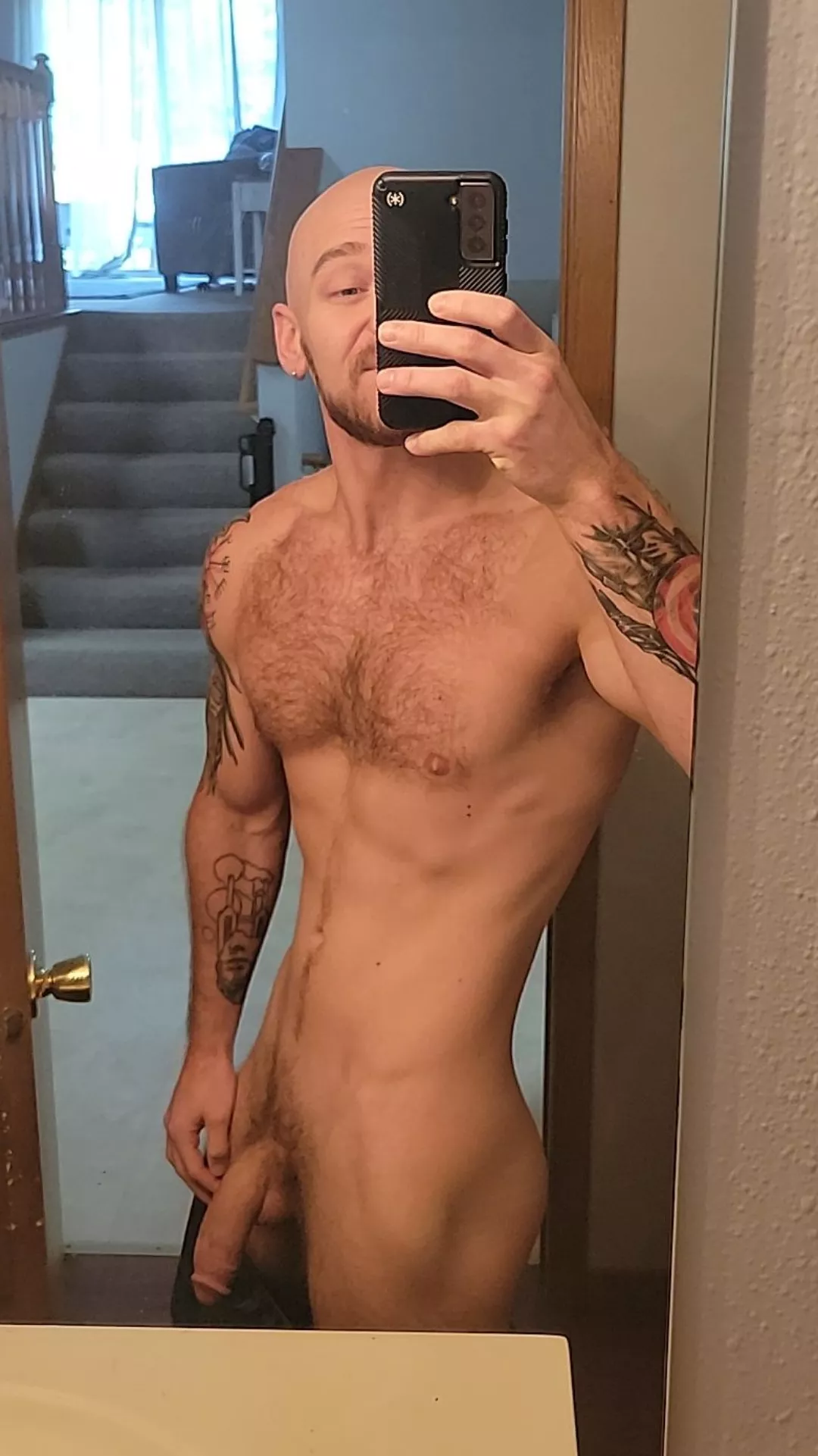 Who wants to have a lazy day with me?😏 posted by RickySteel26