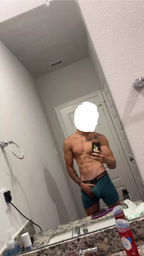 22 US college jock send pics for snap by Ok_Story_9892