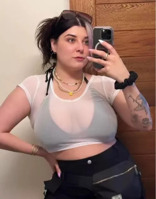 Alluux is making my cock swell with pleasure for her big titties and pretty face by mr_velvatine227