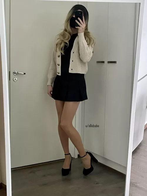 come say hi if you think I'm cute >.< by ellisbabe