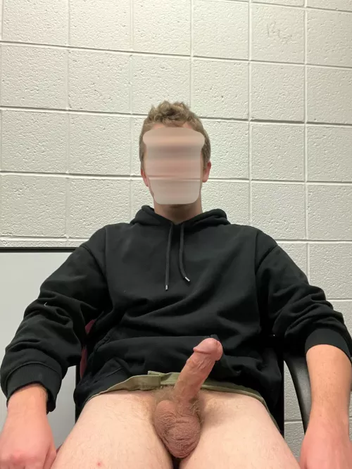 gotta have some “me time” between classes, right? by Kindly-Principle5261