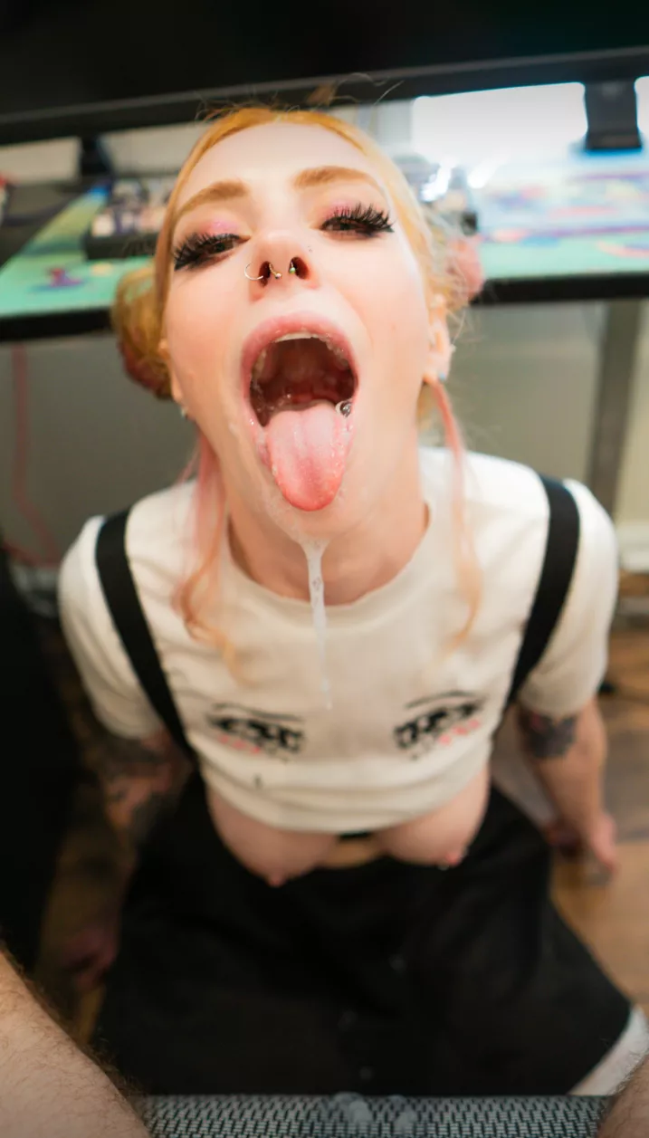 Hanger lvl 200🤤 posted by cherrrybomb420