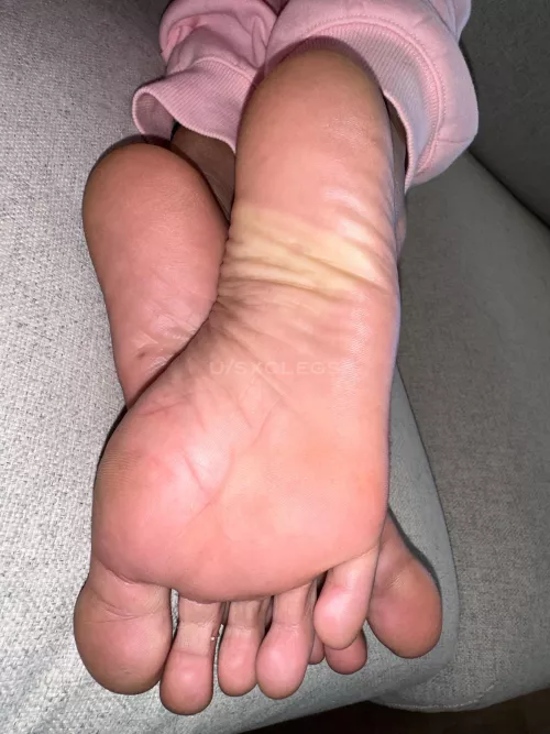 I’m ready for you to moisturise them 💕 by Sxclegs