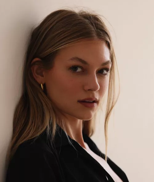 Julia Miller by HonestRunner