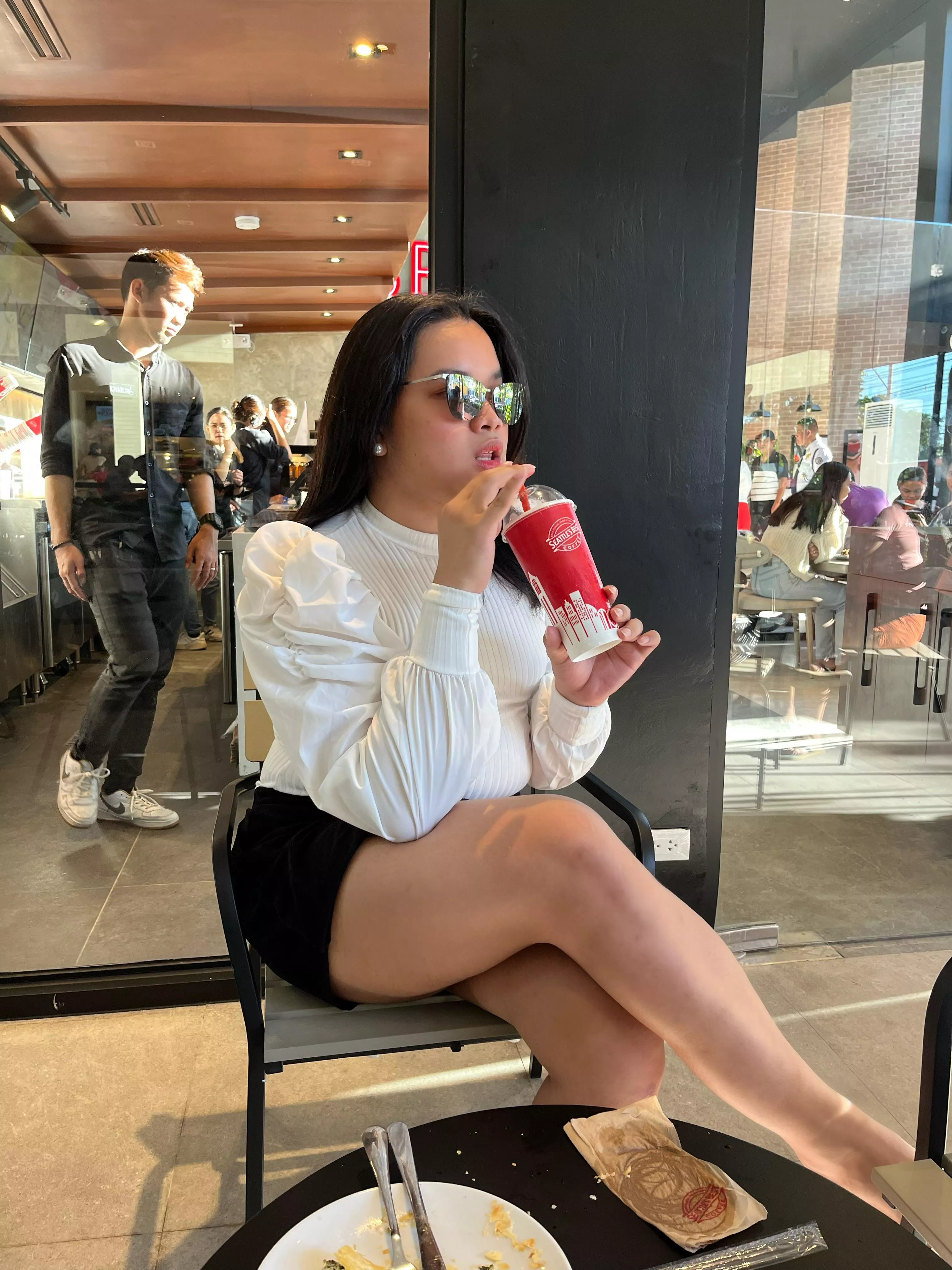 Just say “Hi” if you would love to date a Filipina trans ❤️ posted by larisapressman