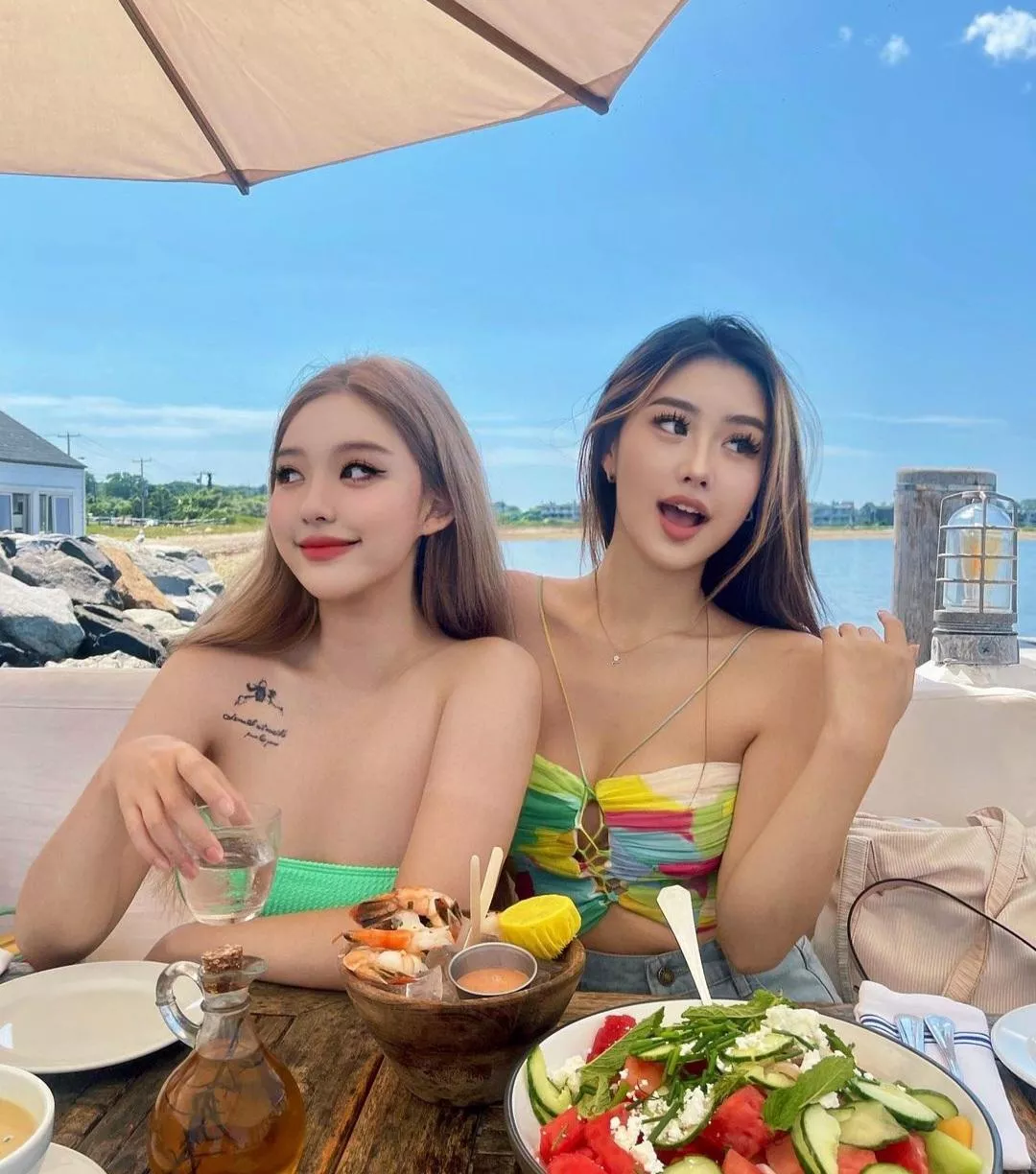 Left or right? posted by mangosource