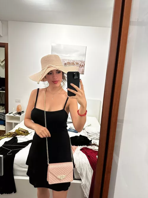 Taking mirror selfies is my thing. I just can't resist capturing my lovely reflection! F19 [OC] by inyourcaptivity