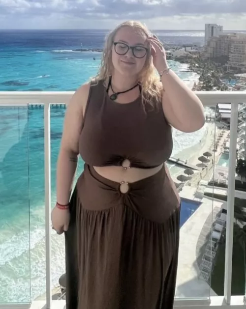 Way too busty by throwawayforsexting4