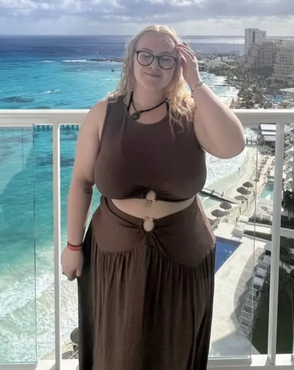 Way too busty posted by throwawayforsexting4