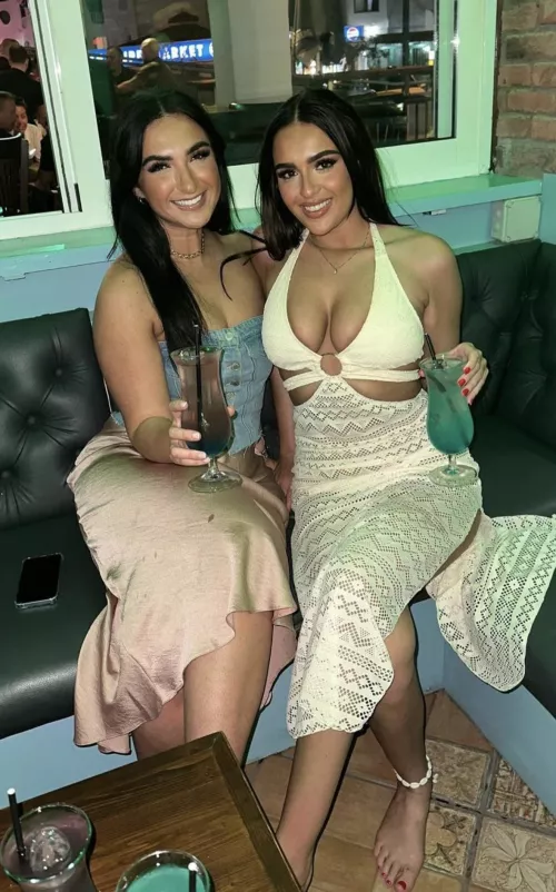 Which brunette ? by round_plastic2