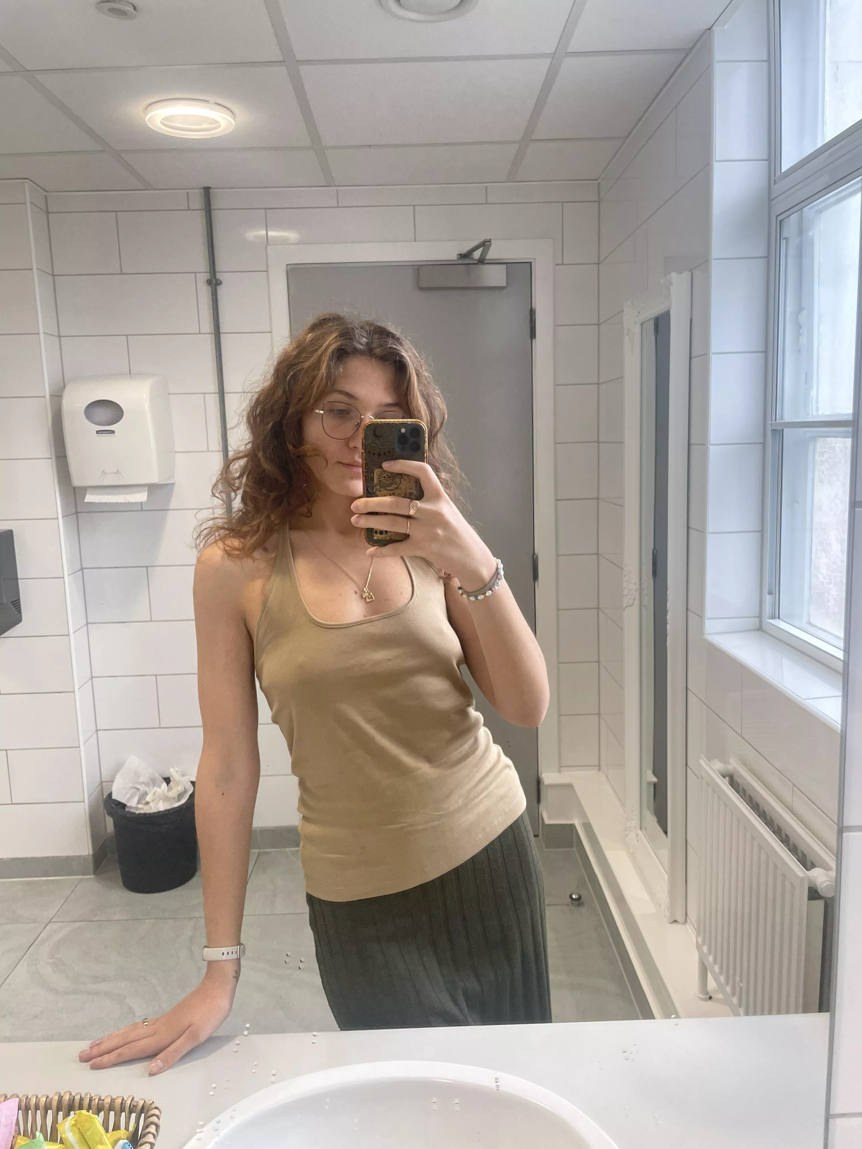 wishing you a lovely office atmosphere if you have to go in :) [f] posted by adile_like-in-a-lay