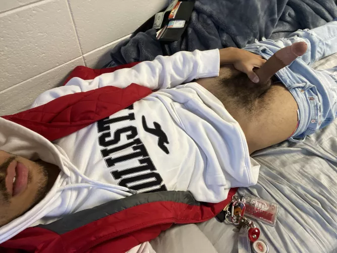 19 wi hmu if hung @melloyello414 by Sufficient_Pianist28