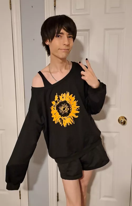 A femboy in your reddit feed! Do you keep him or double him and give to the next person? by Comfy_Ellie