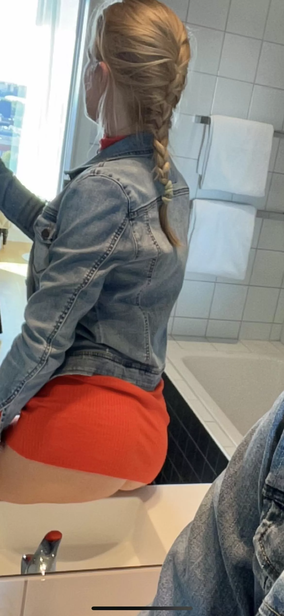 bathroom selfie posted by SwedishBlossom