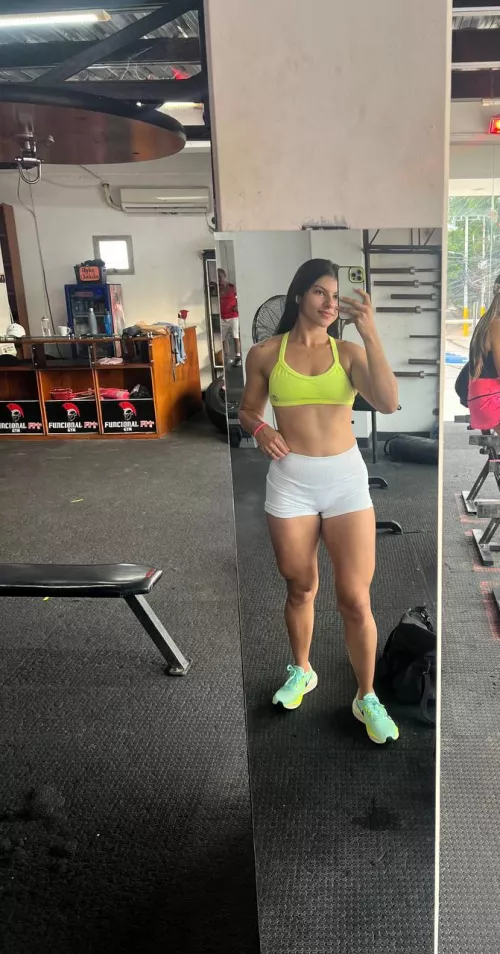 Bringing some fitness vibes to your feed by cheeksyads