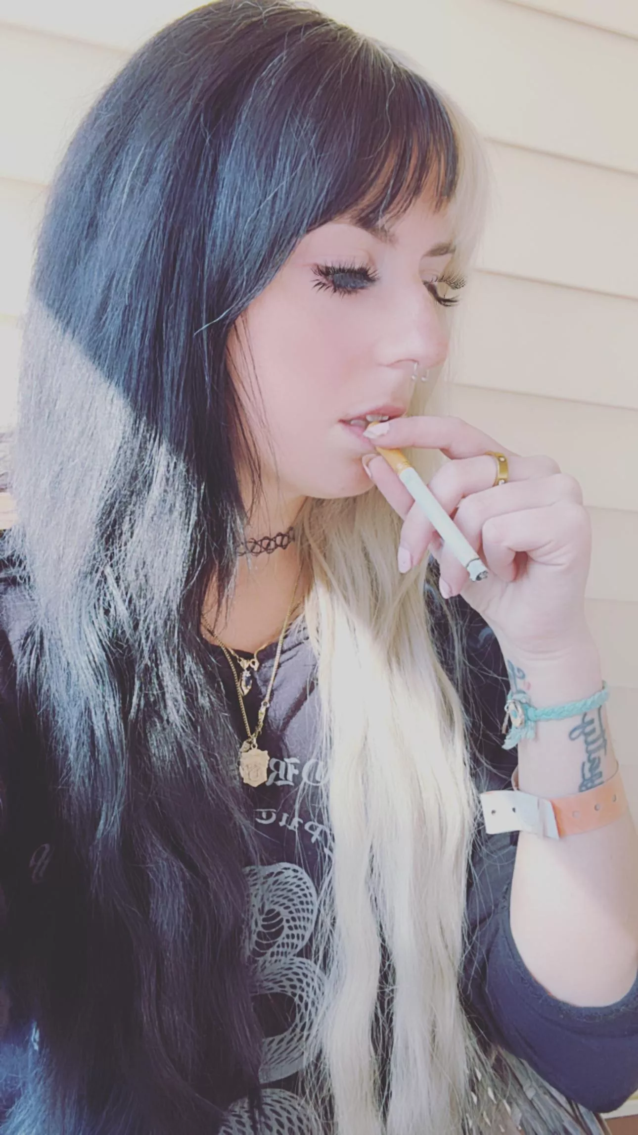 Come smoke with me 💋 posted by SilverCartier