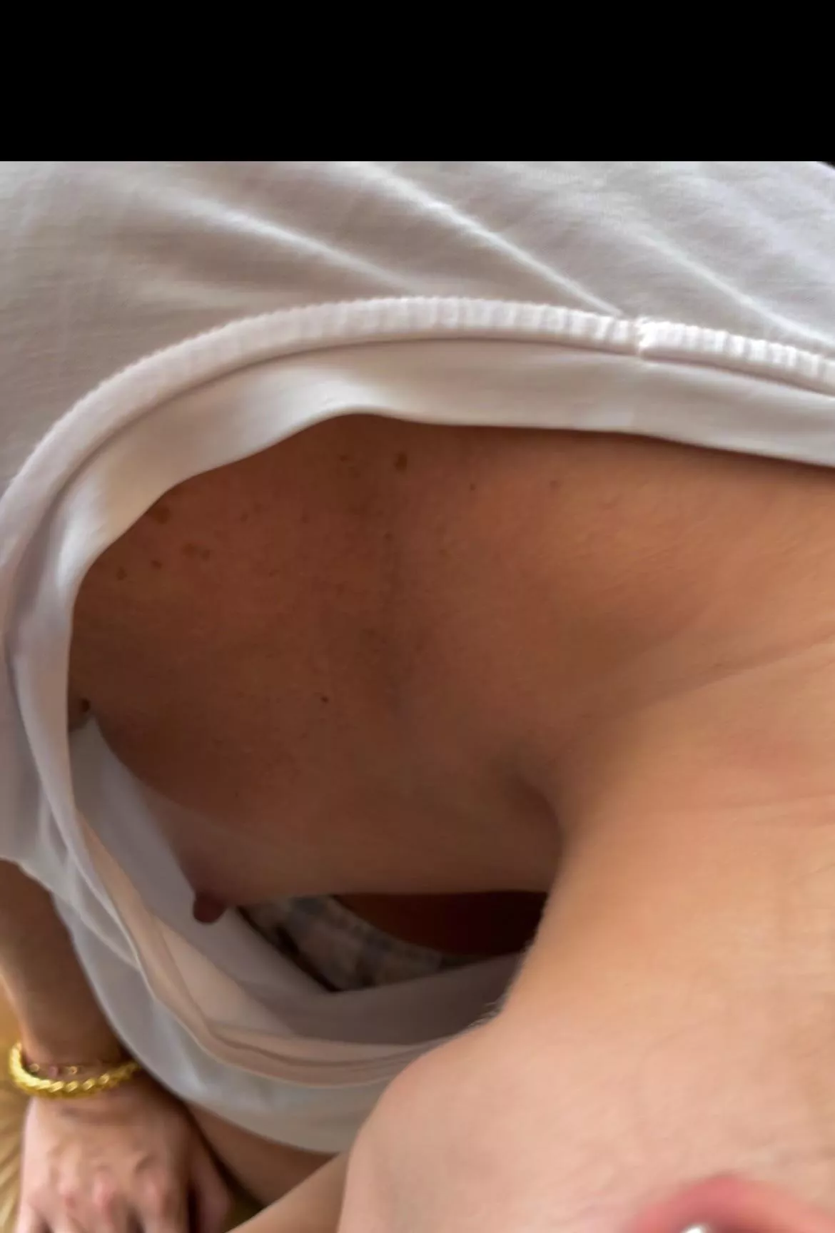 I got caught while bending with my pijamas 🙈 posted by maferfans