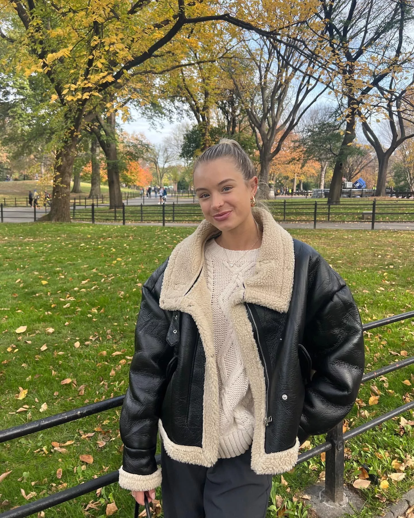 Julia Miller posted by HonestRunner