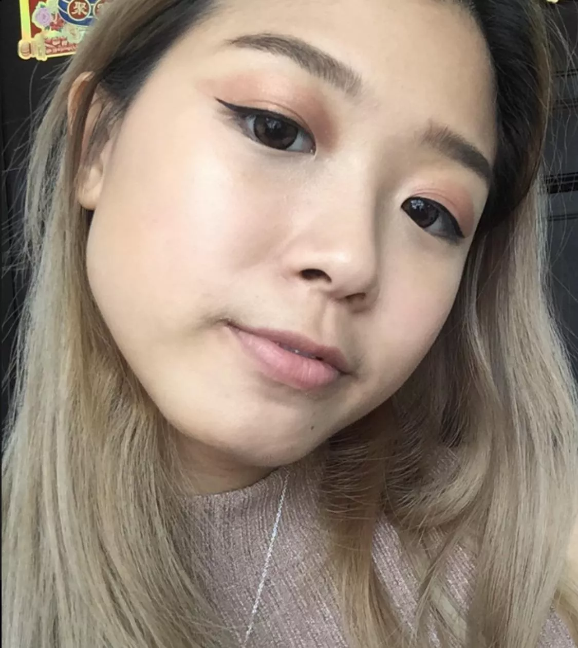 Makeup on point posted by yawaworhtadmiring