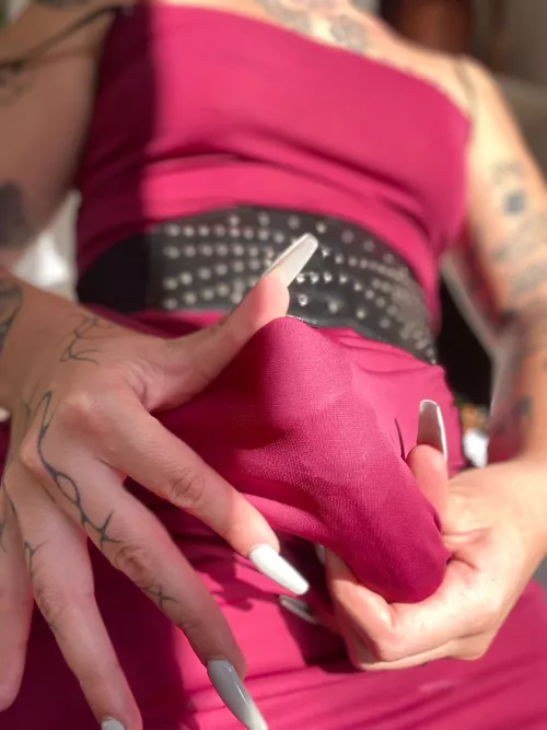 Through this party dress, my strap is quickly detected by EIMENEITOR