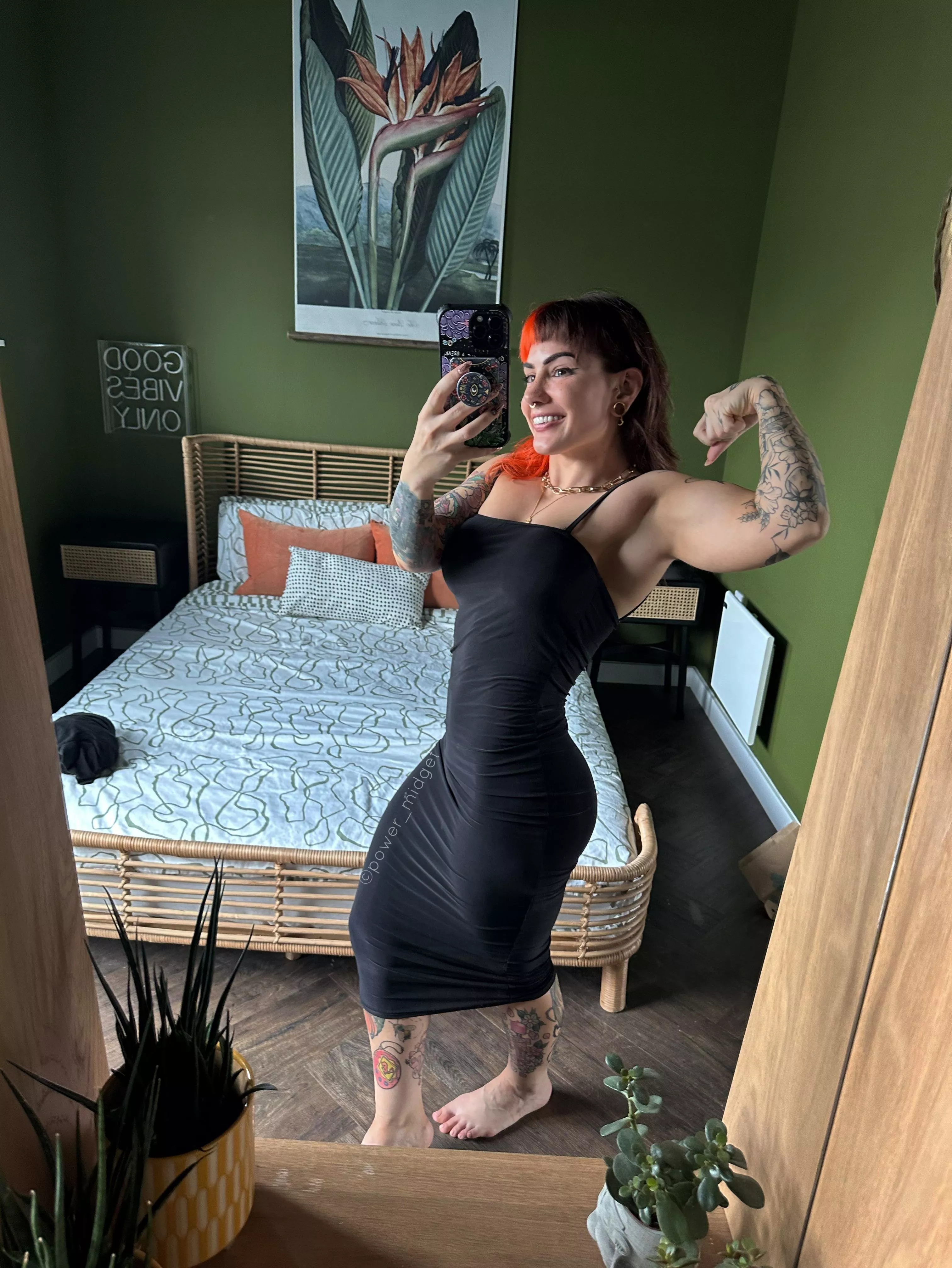 4ft 8” pocket rocket 😌 posted by power_midget