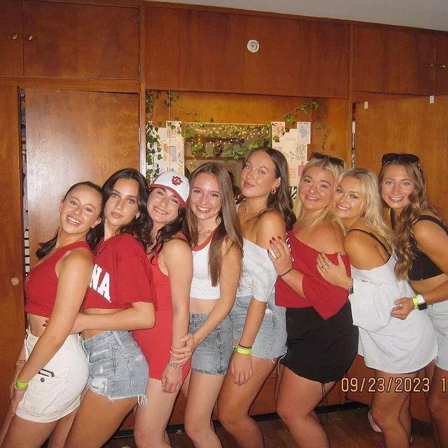 [8] College Girls posted by whitetoweltw