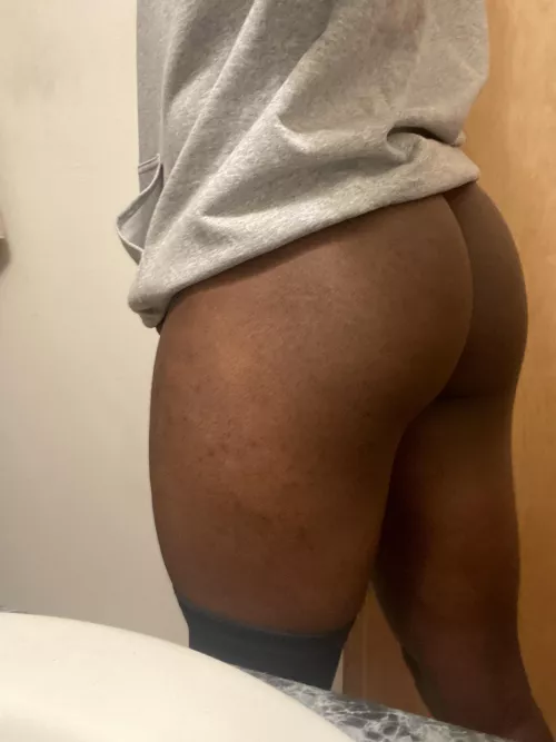 Athlete booty by TraditionalSimple921