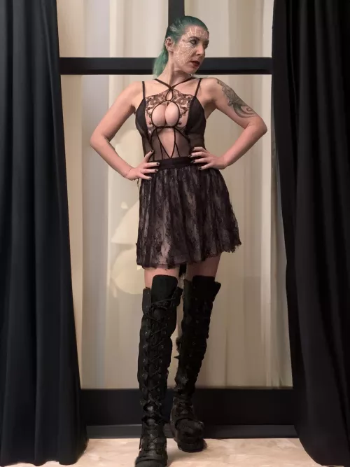 Big bad boots by sirenskiss3