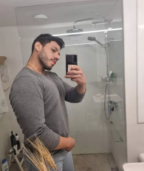 Bored un my room by Grandotesexy