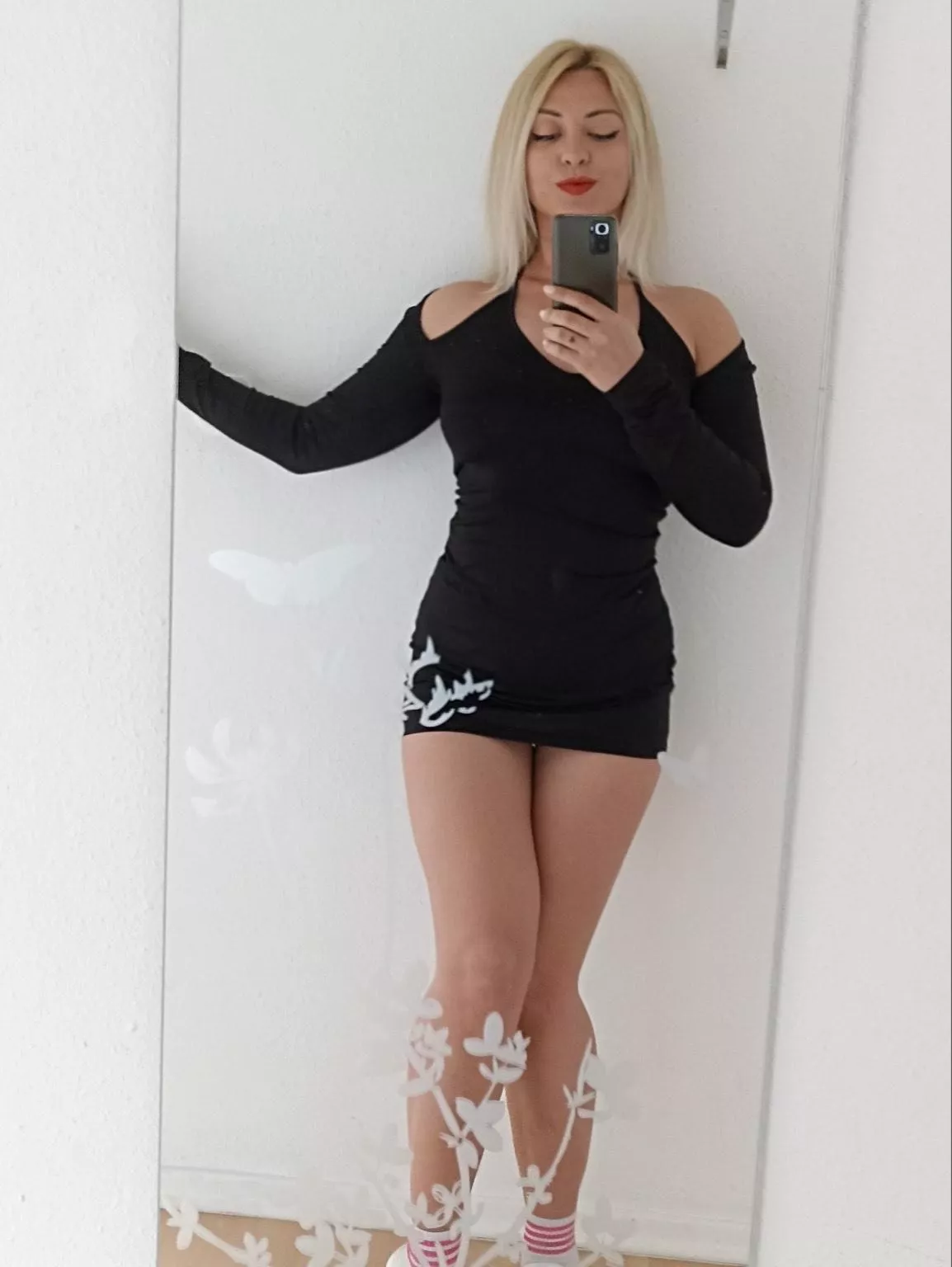 Can I tempt you to take me on a date ;) posted by LanaInWonderland