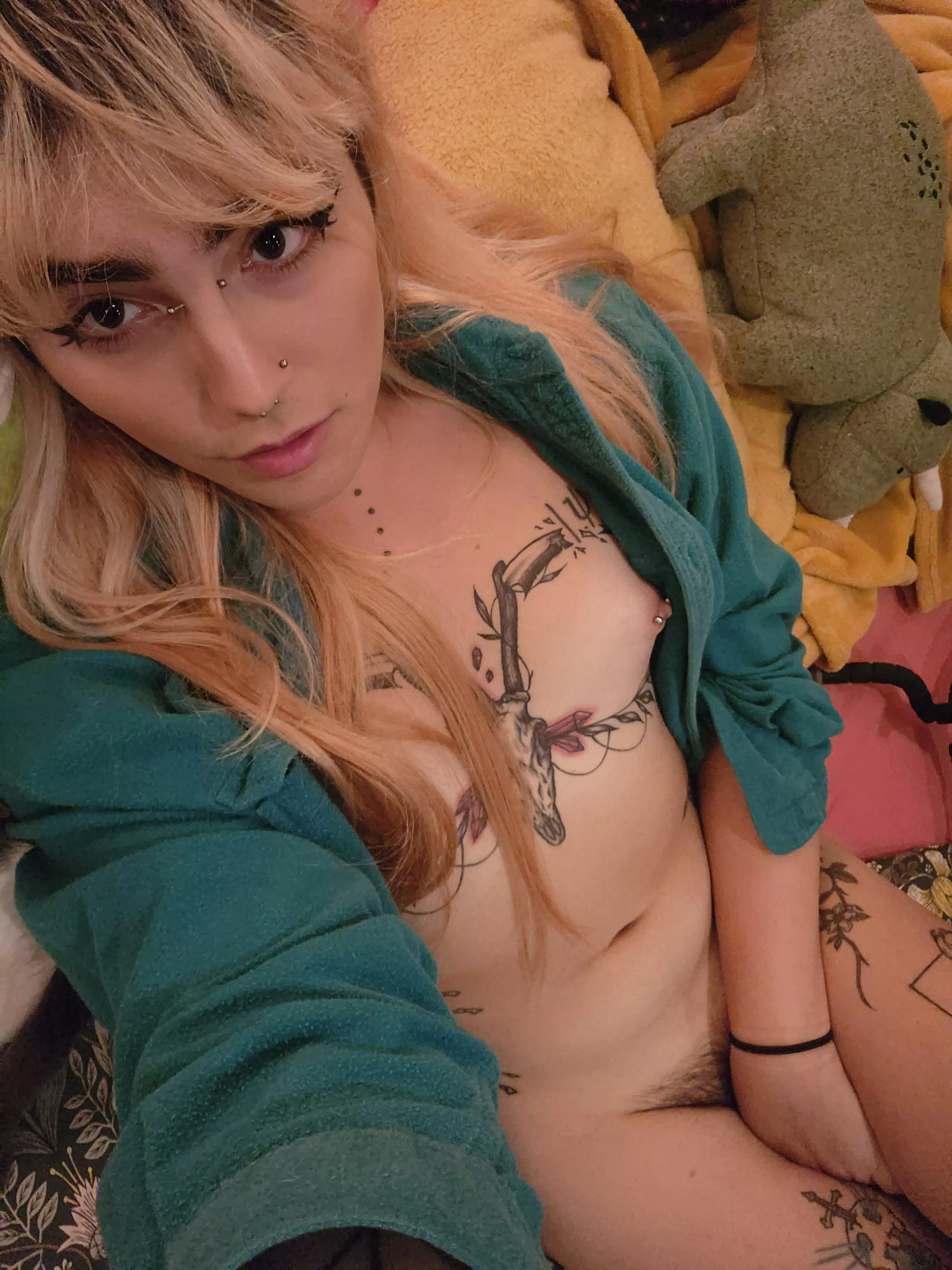 Feelin a slutty tonight, say hi posted by fleur_de_tease_