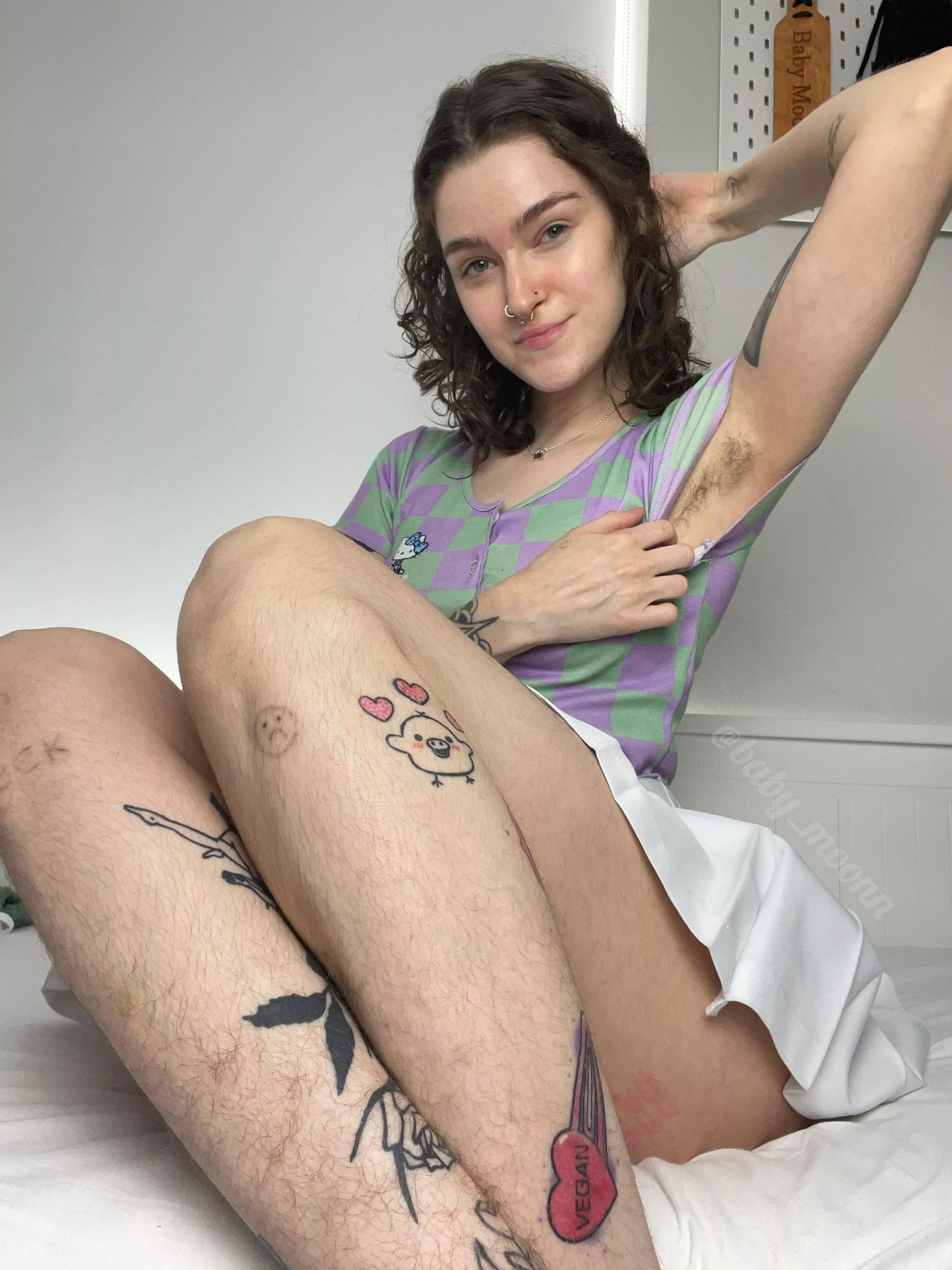 Hairy all over 🥰 posted by baby_moonn