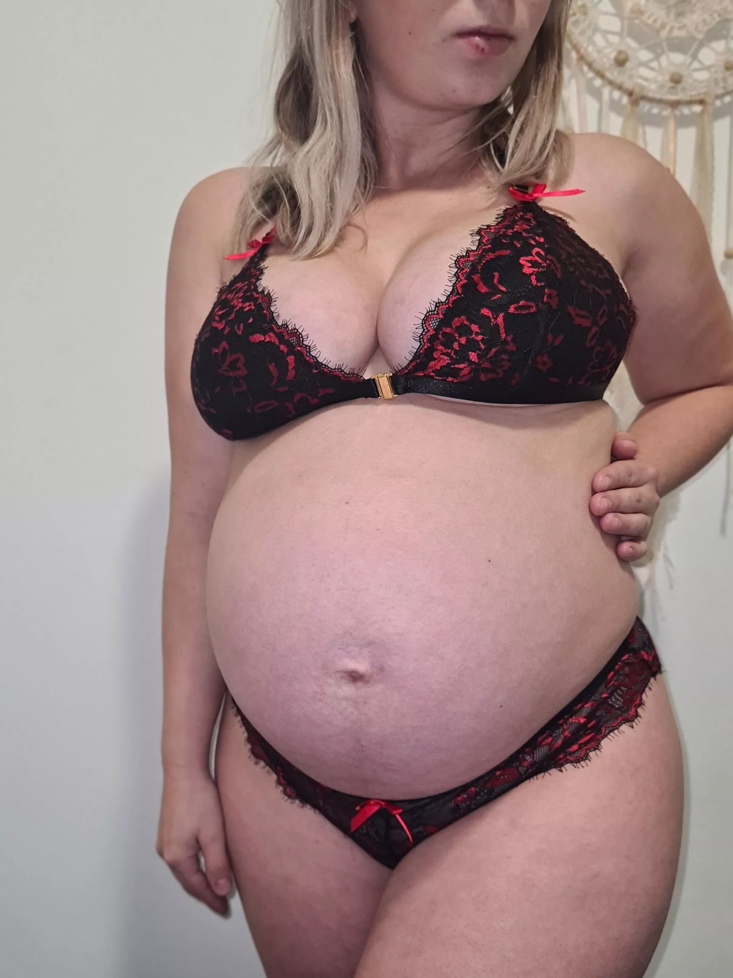 I heard you guys like big bellies? Hope mine meets those standards! posted by brandicandy01