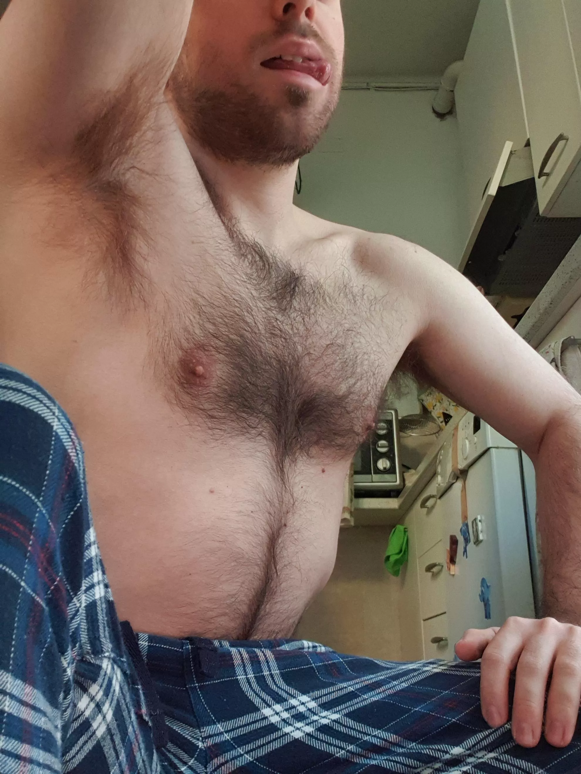 I needed to check something in the kitchen, i had to take the pic posted by Naughty_Alex1