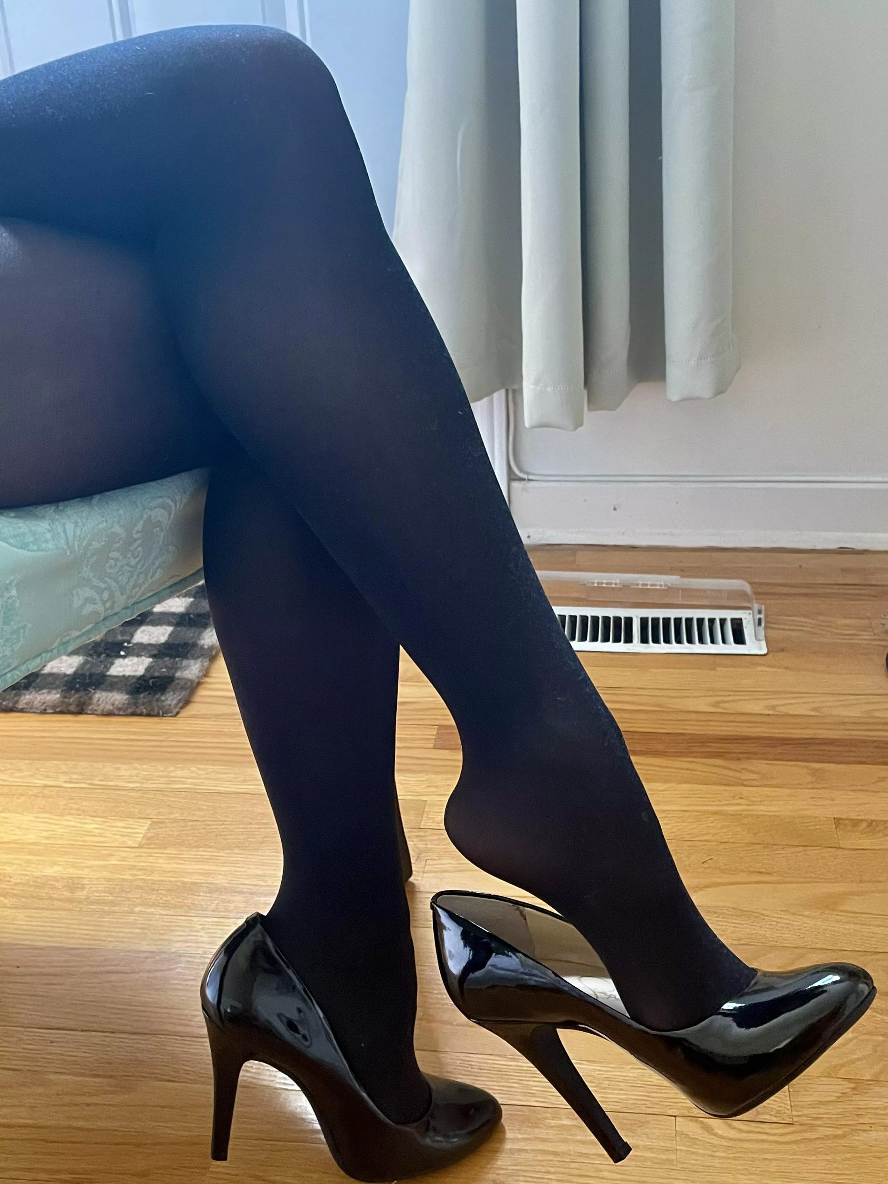 I’m the fun girl in the office posted by pixiefeet76