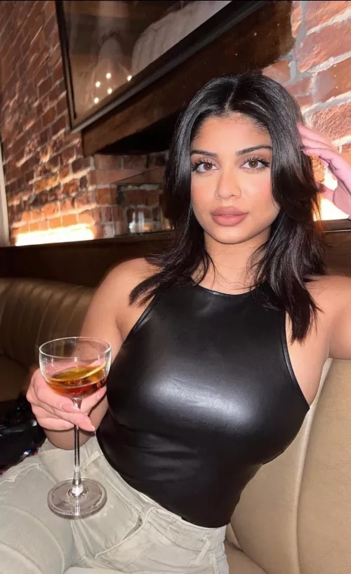 Love her top by Dependent_Lie_1874