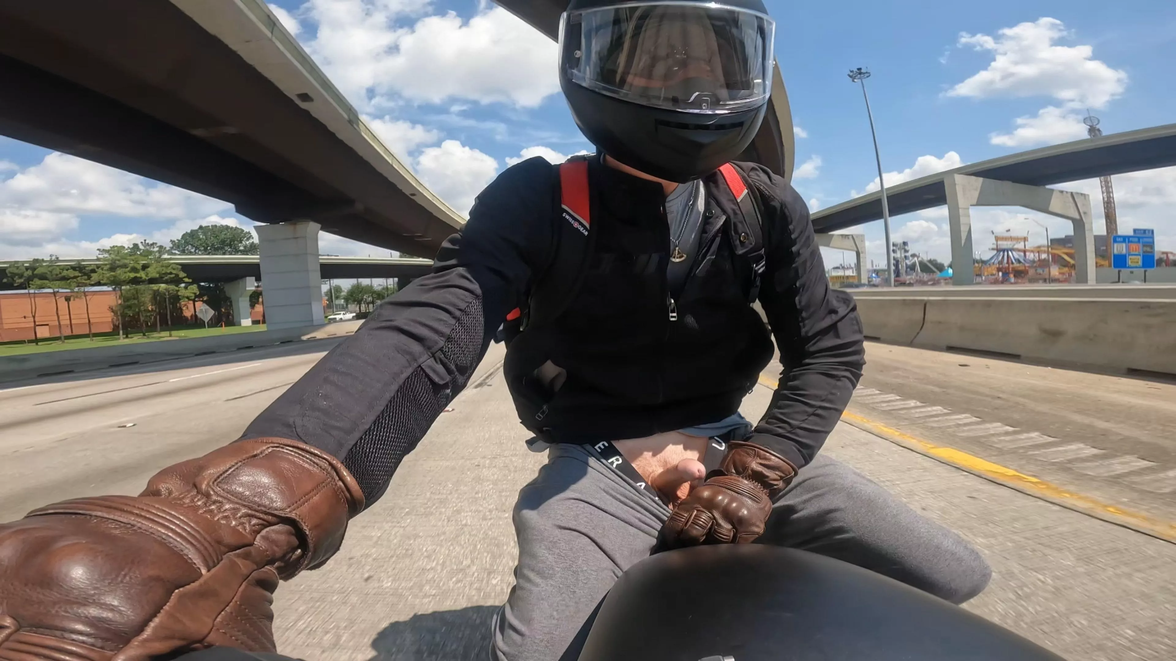 Motorcycles are just so freeing posted by Diomoshia