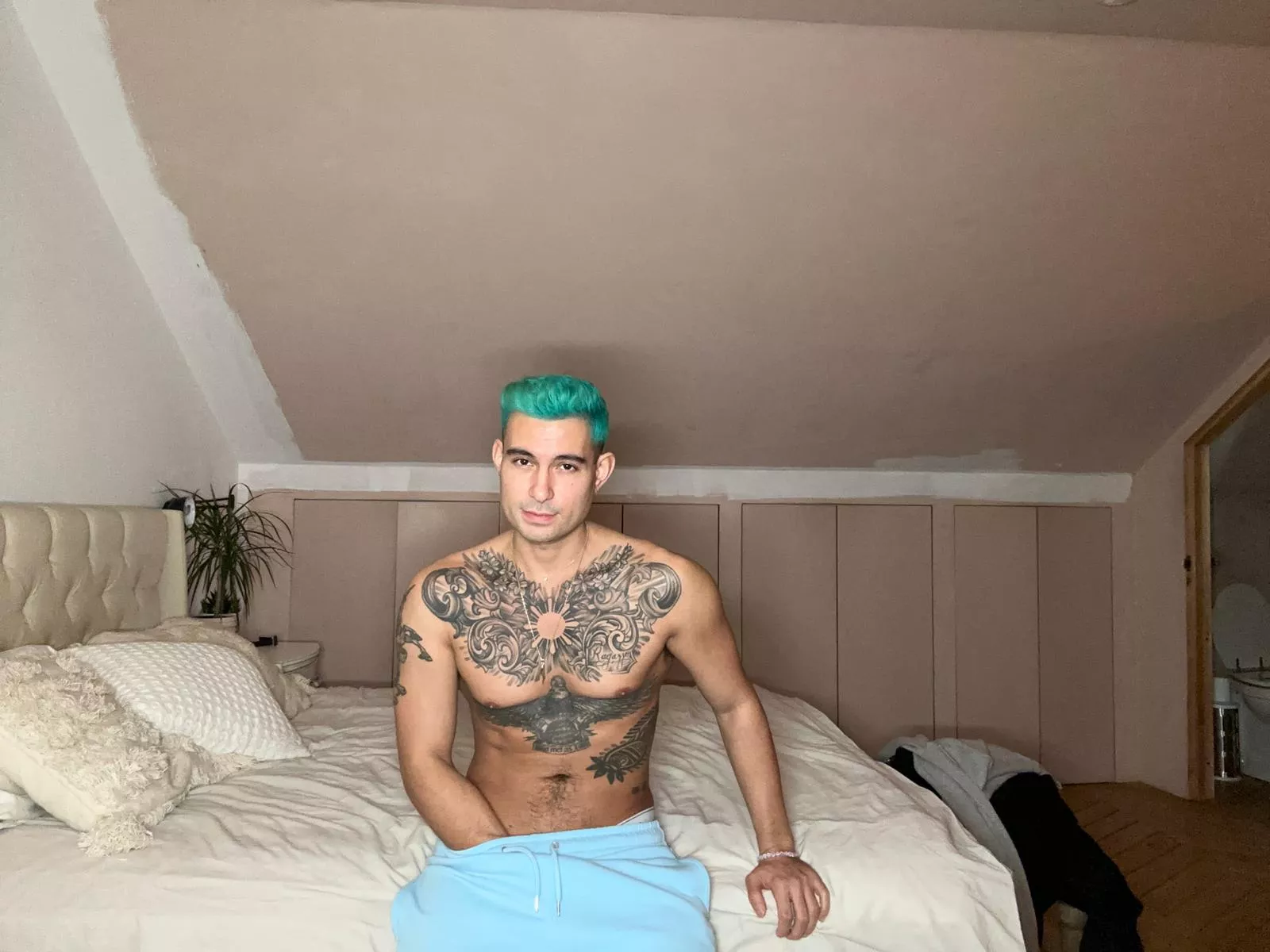 My dick deserve some love, don’t you think? posted by PungentCondom