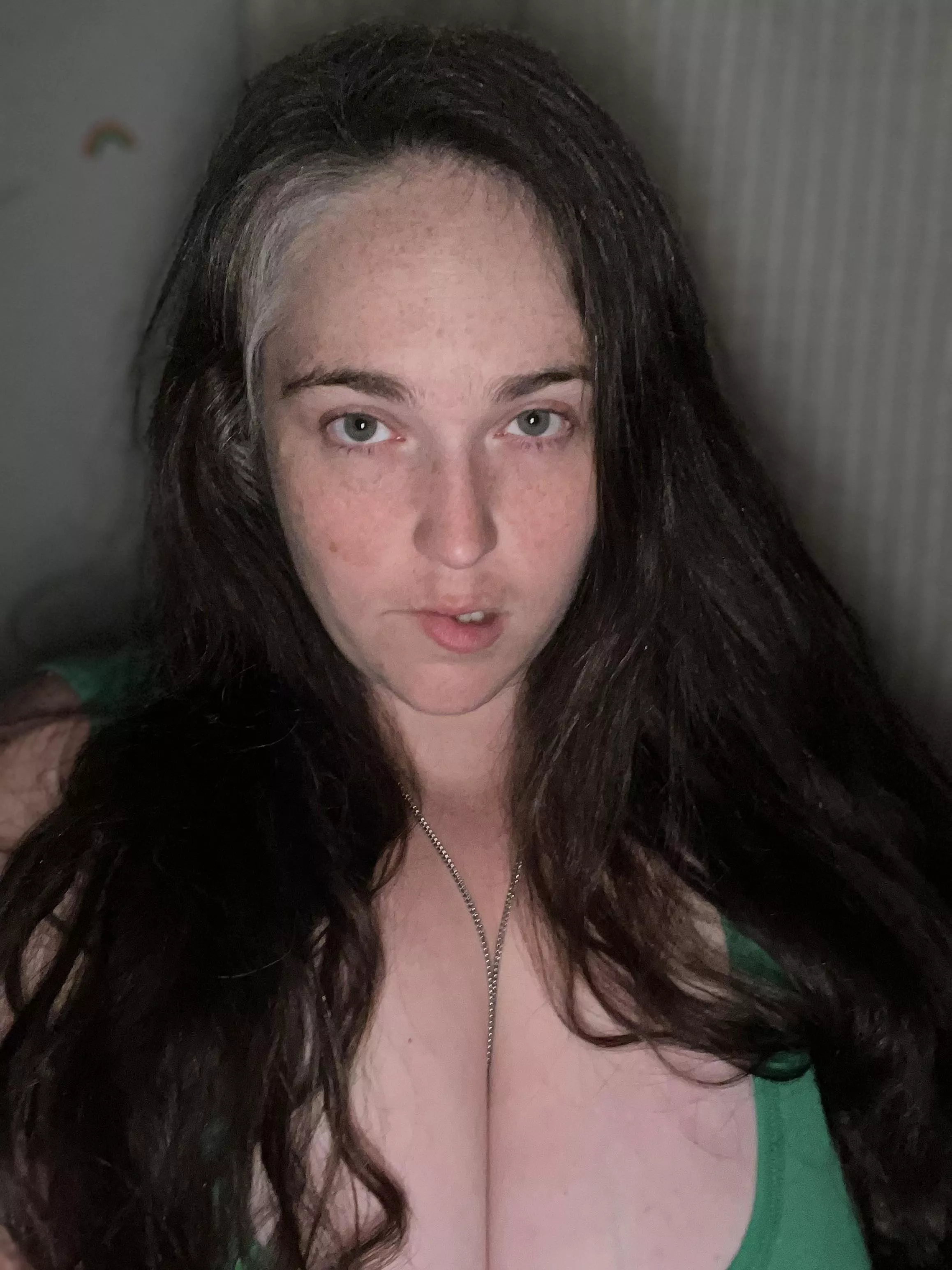 No filters just a girl who can’t sleep in green 36F posted by GoddessAnnaG