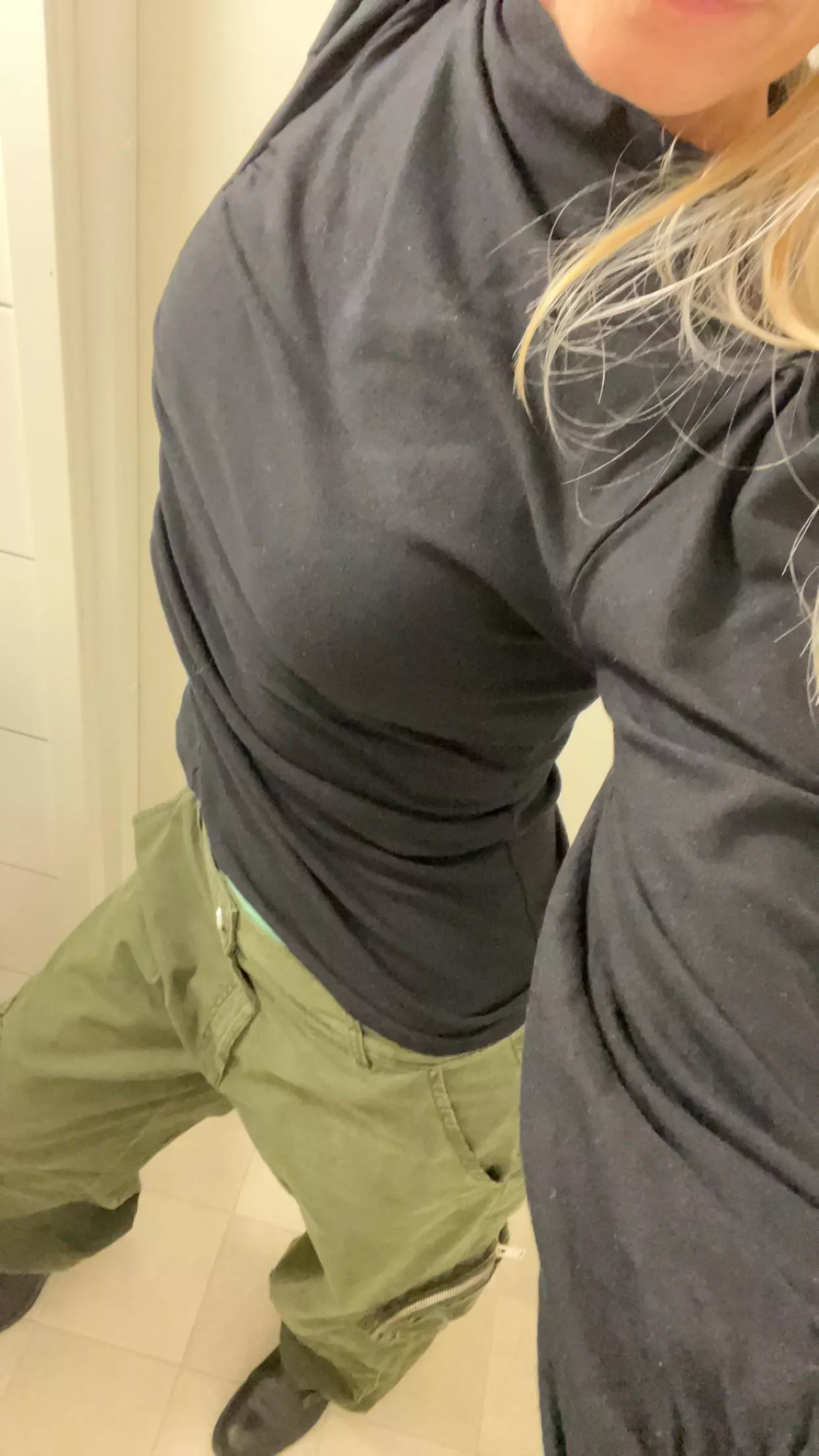 office mode (f)44 posted by SwedishBlossom