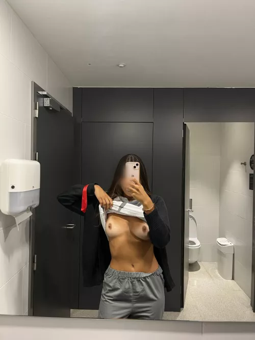 Two good reasons to go to the bathroom when you are at the hospital by chemagill