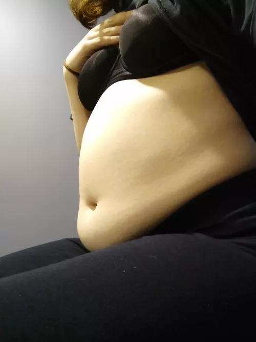 Was feeling pregnant 🤰🏻 by RosannaParis