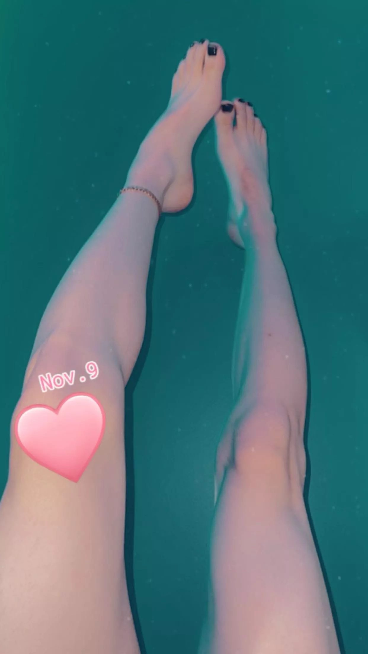 Any long leg lovers 🫢 posted by RazzBerryy0