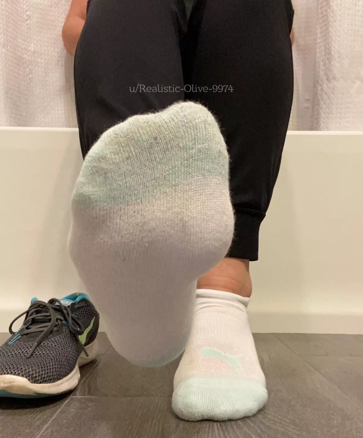 Come get a sniff! posted by Realistic-Olive-9974