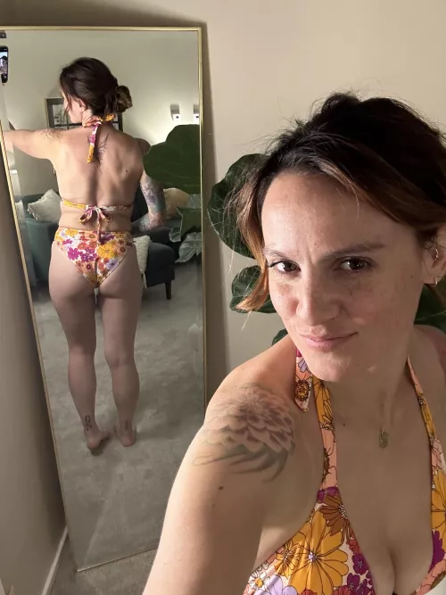 feeling pretty today by Tay-Rae773