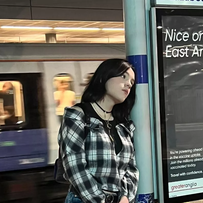 Just chilling 🥰 posted by ciaraque